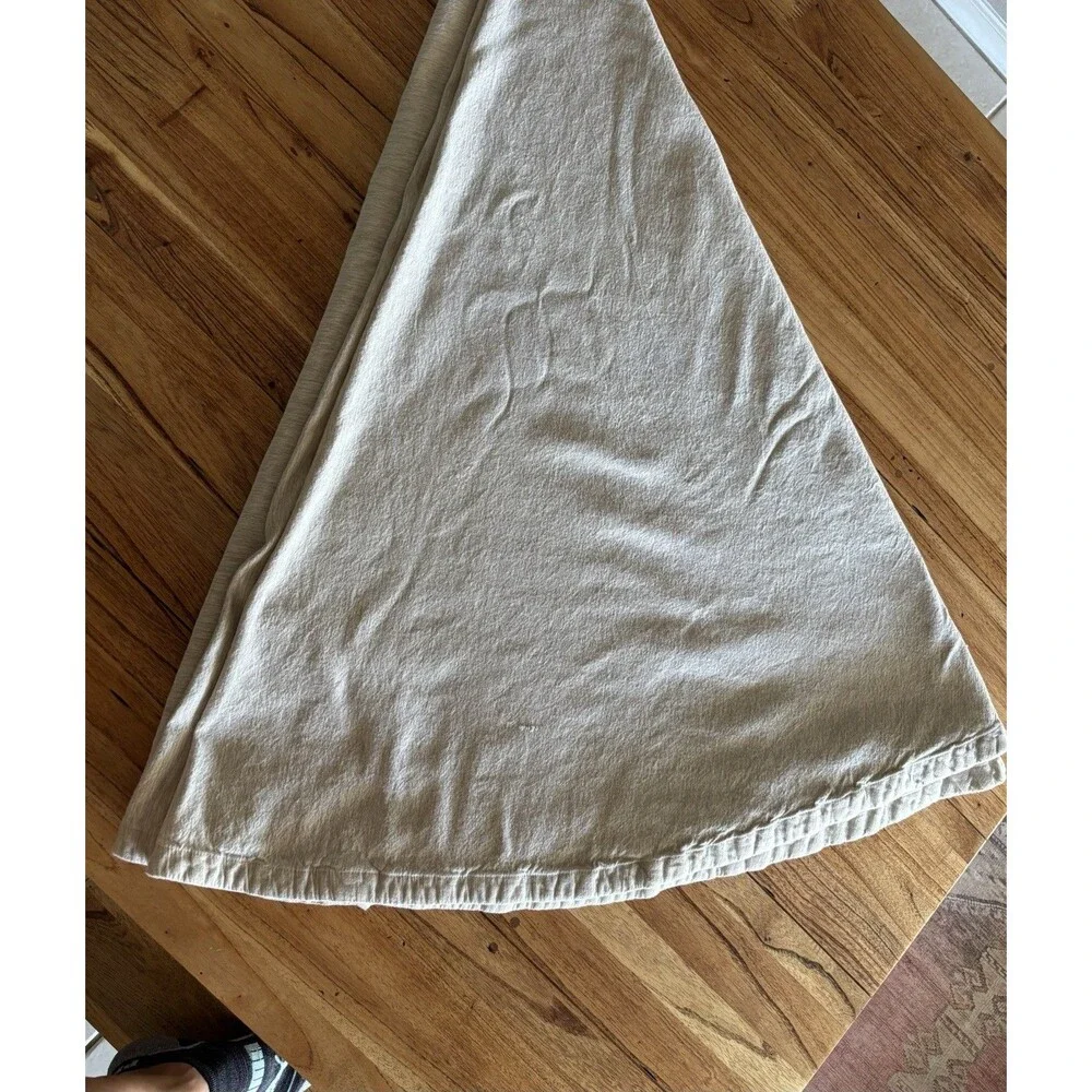 Crate & Barrel Linden Round Tablecloth 90 Inch Ecru Cotton Blend